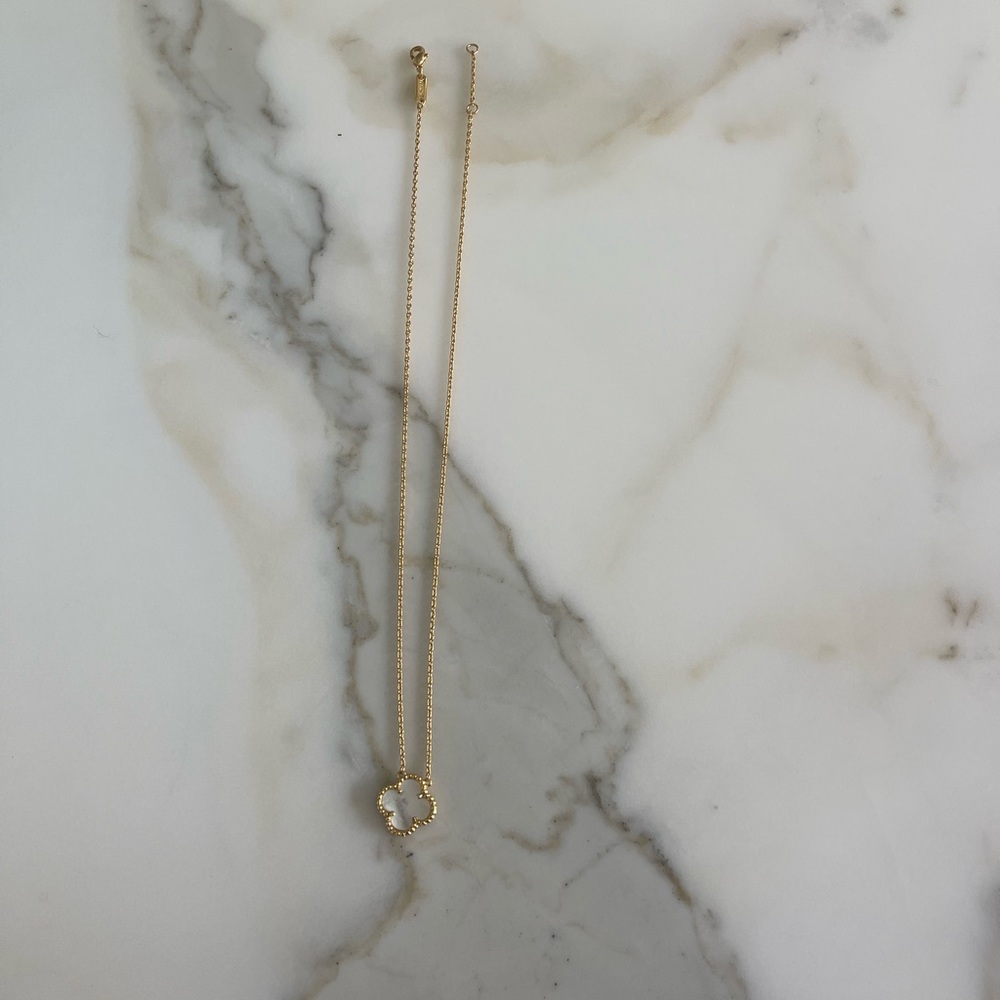 CLOVER NECKLACE